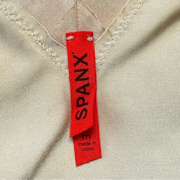 Spanx Slimplicity Double V-Neck Camisole Smooth Shaping Top Nude Size Medium - Picture 4 of 8